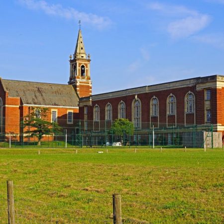CHURCHILL HOUSE SCHOOL Croydon — летние каникулы для детей от 10 до 17 лет.